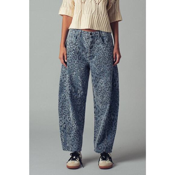 Urban Daizy Leopard Print Relaxed Straight Denim Pants - Picture 3 of 15